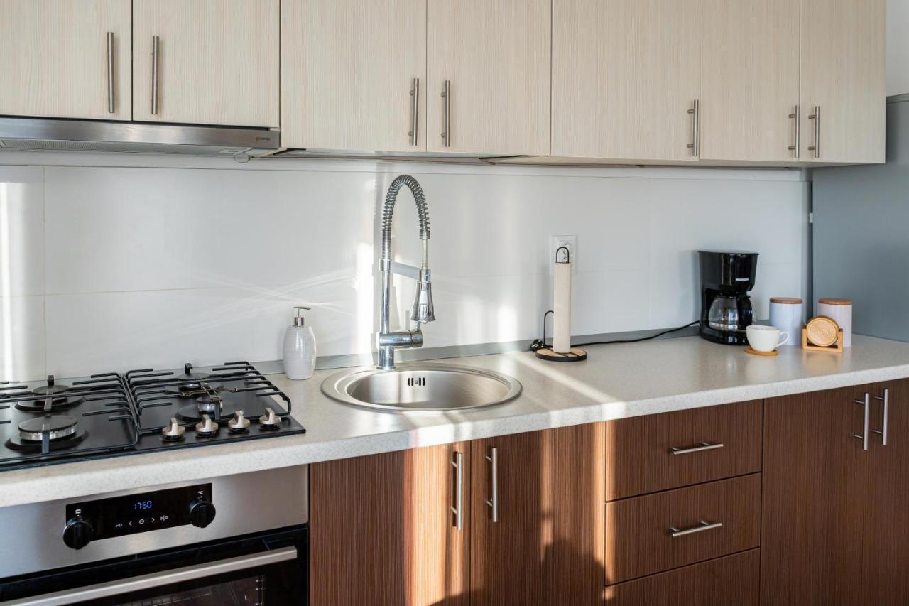 Uniquemoments Airport Apartment & Secure Parking & Airport Shuttle Iasi Buitenkant foto
