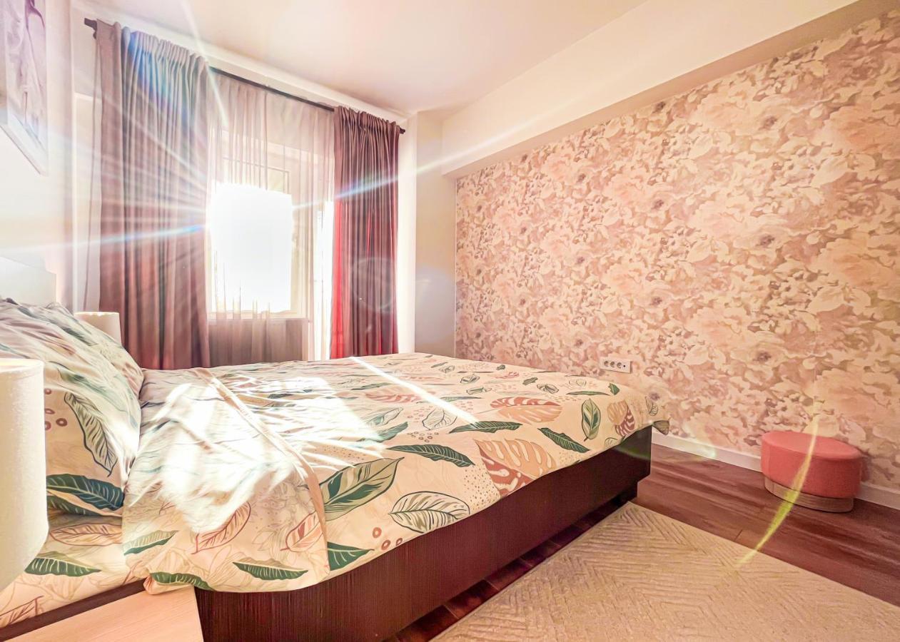 Uniquemoments Airport Apartment & Secure Parking & Airport Shuttle Iasi Buitenkant foto