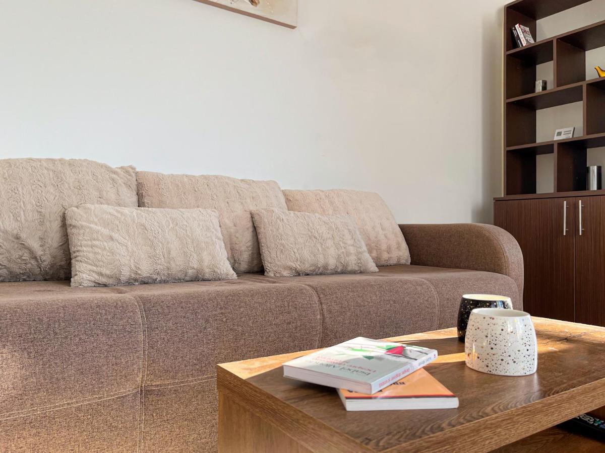 Uniquemoments Airport Apartment & Secure Parking & Airport Shuttle Iasi Buitenkant foto